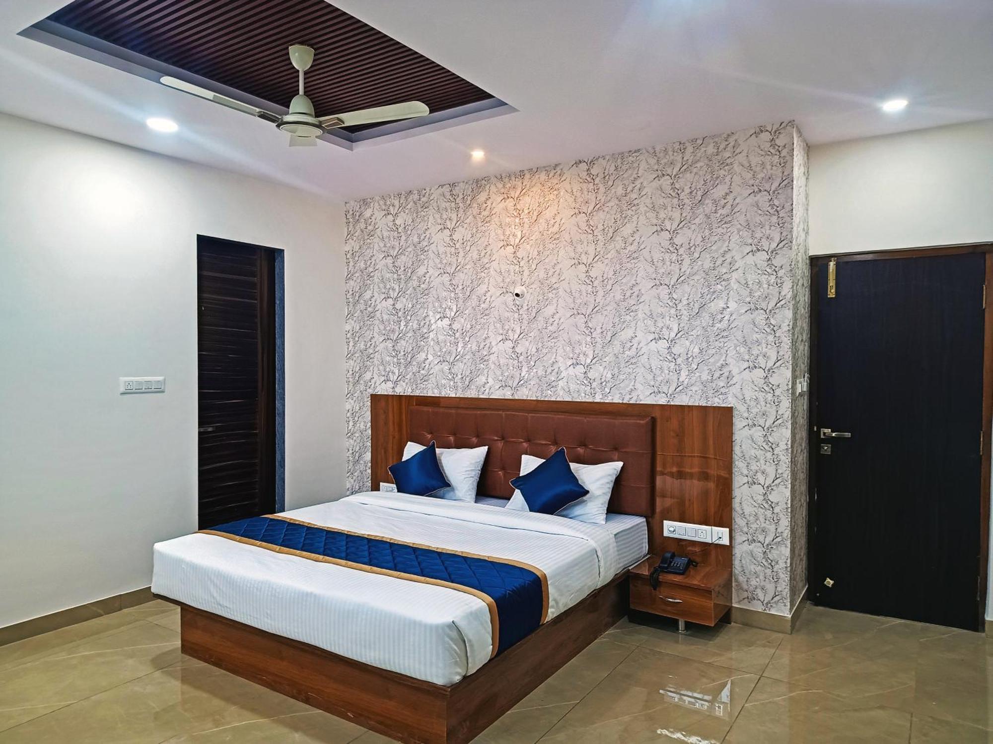 Hotel Achhu Palace Μπανγκαλόρ Εξωτερικό φωτογραφία