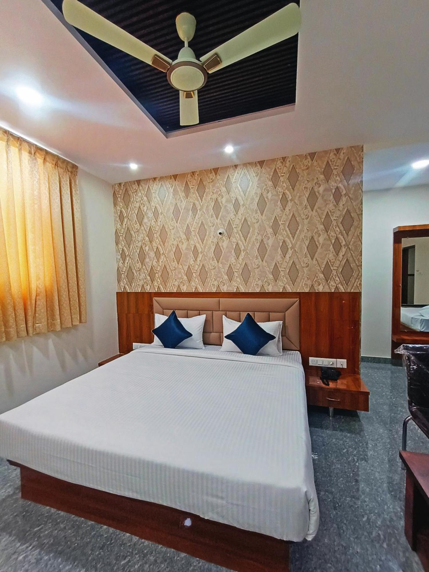 Hotel Achhu Palace Μπανγκαλόρ Εξωτερικό φωτογραφία